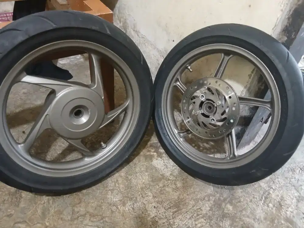 Velg beat lengkap sama ban racing