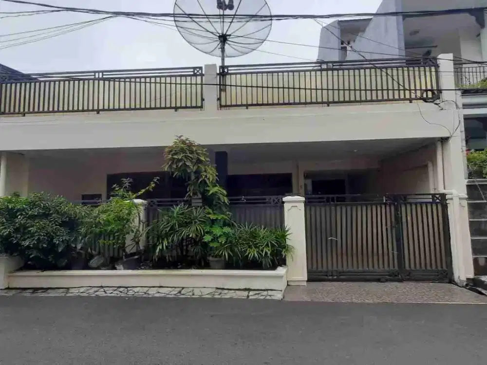 Rumah Luas 164 m² di Rawamangun Siap Huni
