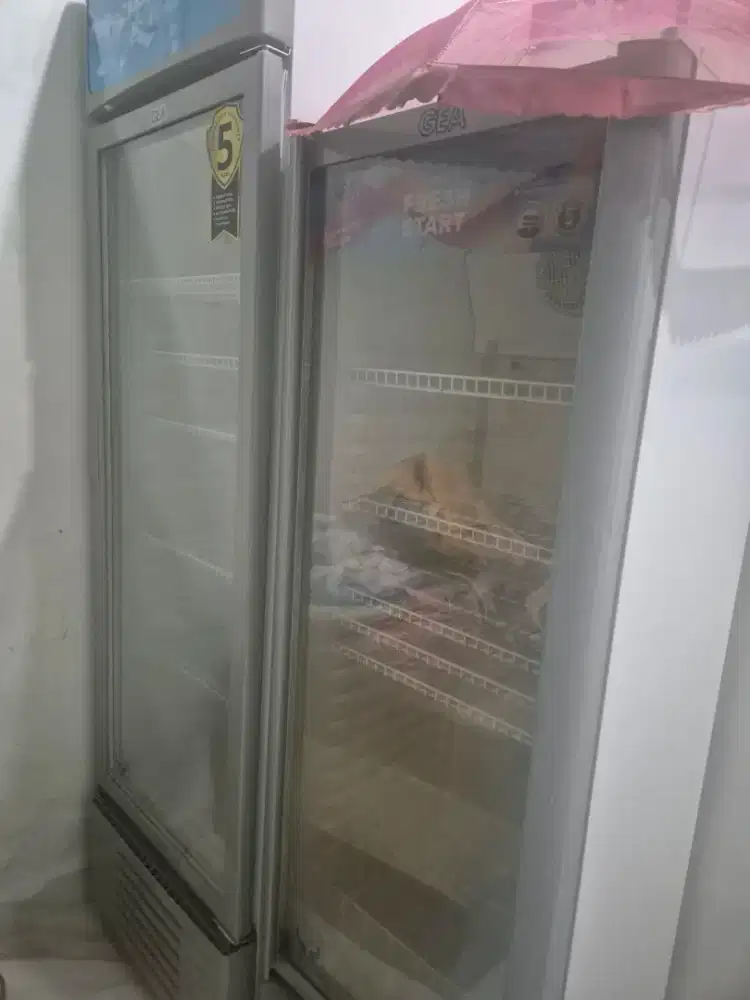 Dijual 2 Chiller Showcase GEA bekas