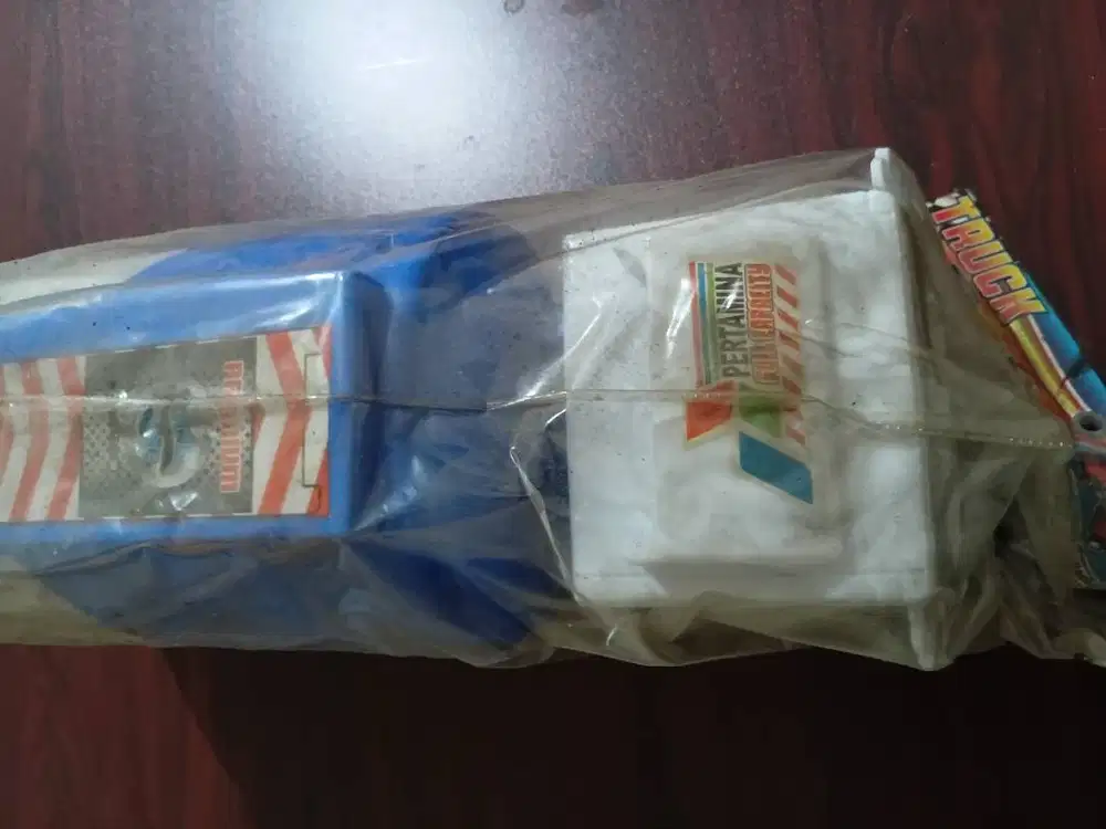 Mainan mobilan truck tangki