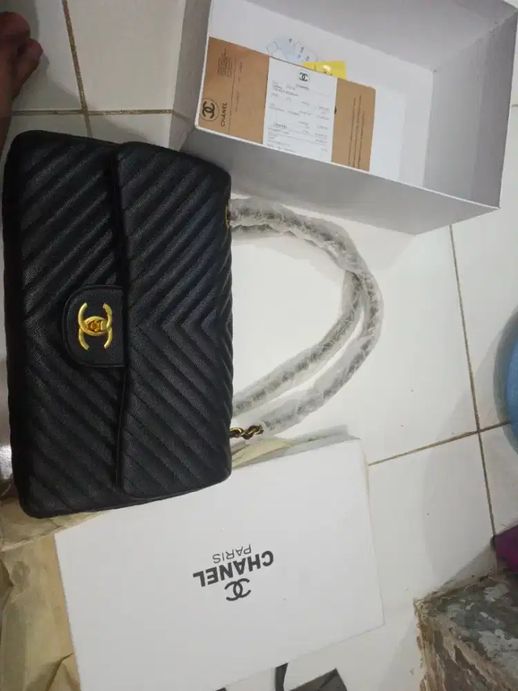Tas Chanel hitam