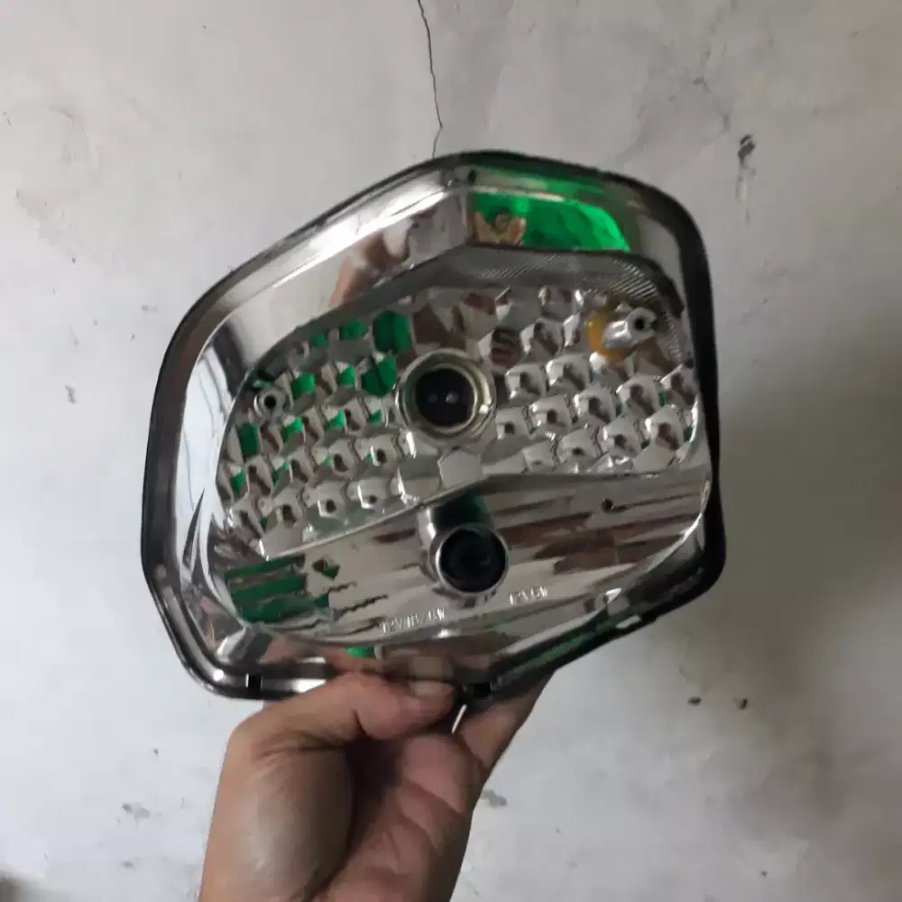 Reflektor stoplamp belakang tiger revo 2nd original minus copotan
