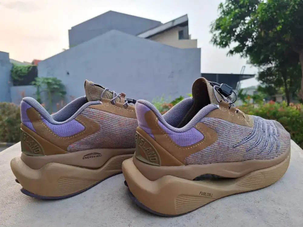 New Balance x Stone Island Size 42 Rare Colorway