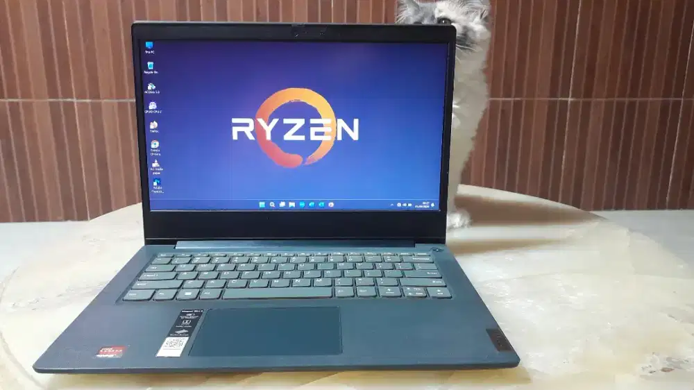 Laptop lenovo Ideapad slim3 AMD RyzenRam8GB ssd256GB RadeonTMgraphics