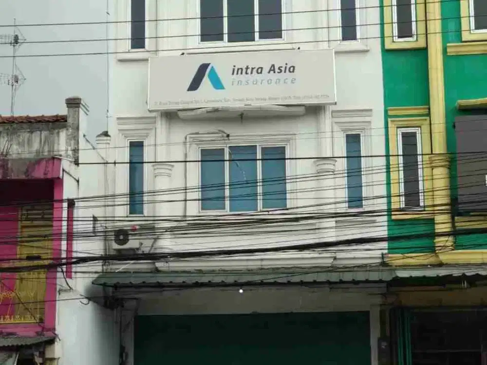 Dijual Ruko 3 Lantai,  Luas Tanah 119 m² Luas Bangunan Totaal 254 m² : Lebar bangunan 6,25m panjang 13,5 m harga Rp.2 M. Daya 10.500VOLT ( 3 pasha)