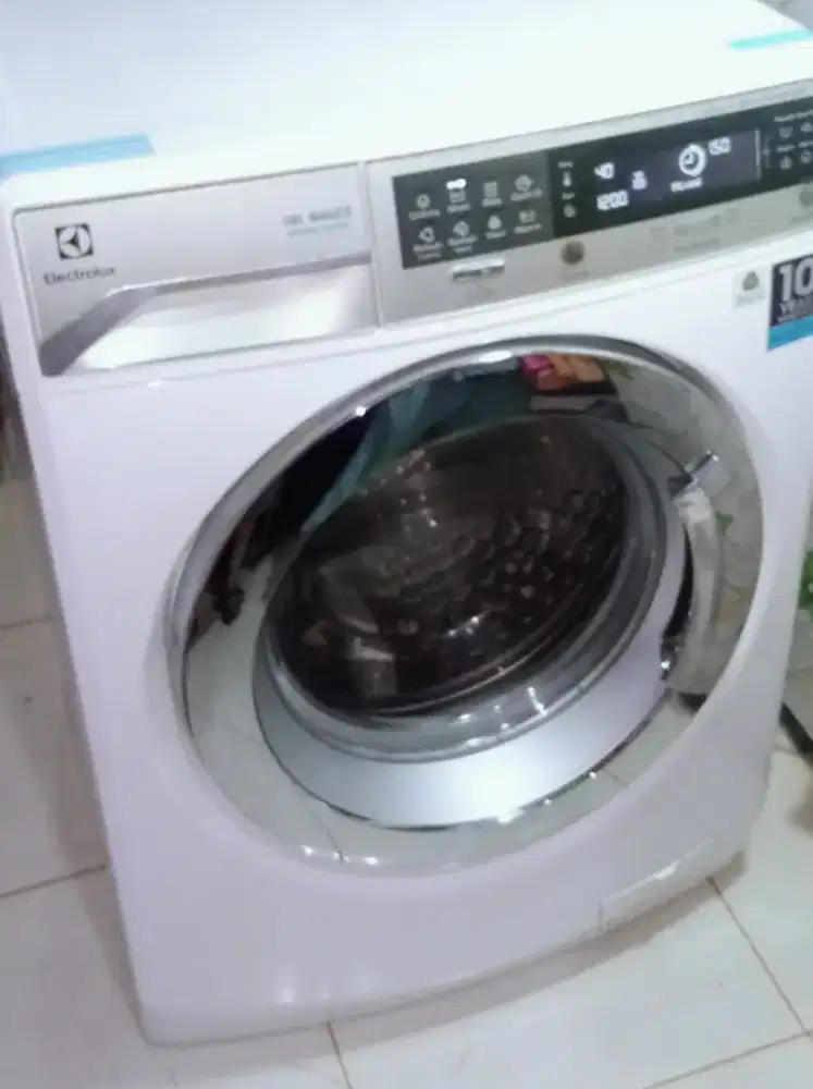 Mesin cuci Frontloading Electrolux Vapour 11kg full touchscreen,normal