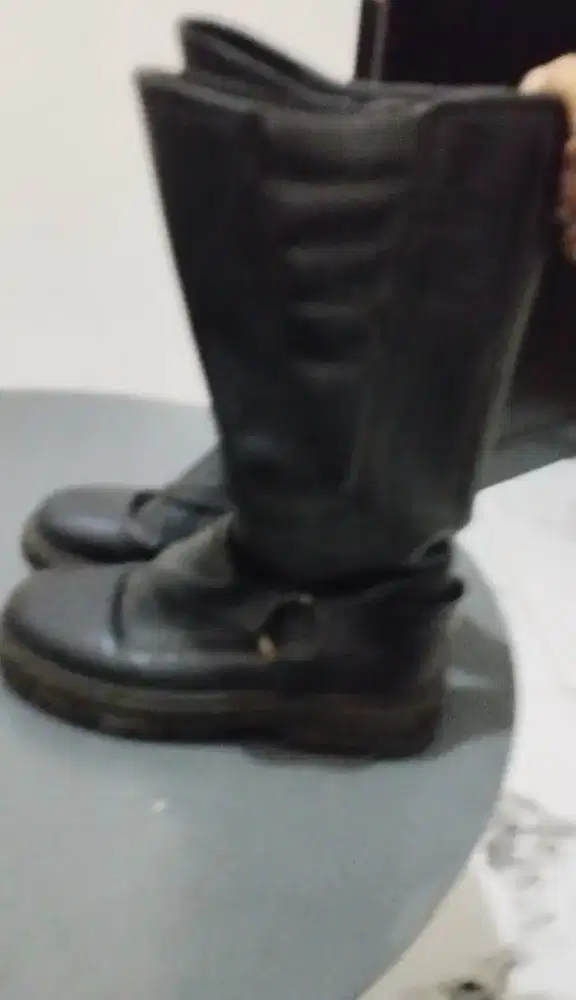 sepatu boots kulit