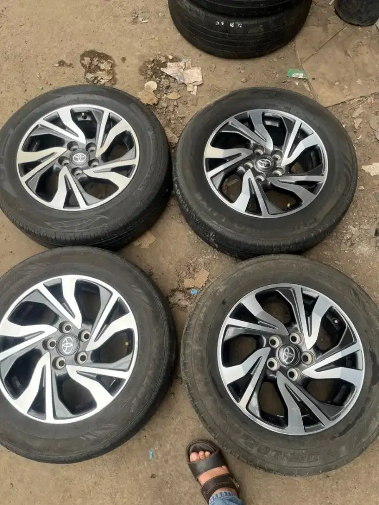 Velg original OEM Toyota Innova reborn facelift ring 16 ban 205/65 R16