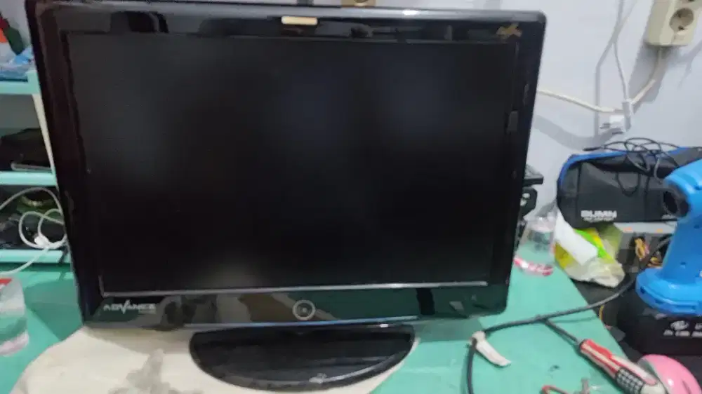 Monitor tv lcd advance v2220 22in