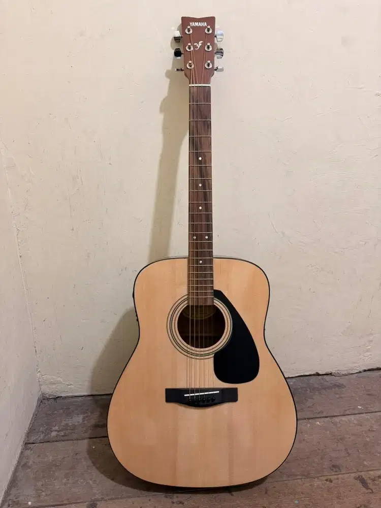 Gitar akustik Yamaha F310