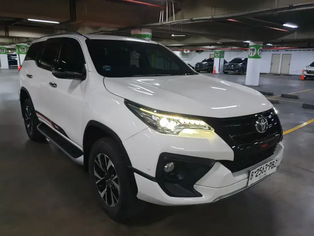 Toyota Fortuner VRZ A/T 2018 TRD Sportivo Putih Tangan 1 Low KM Mulus