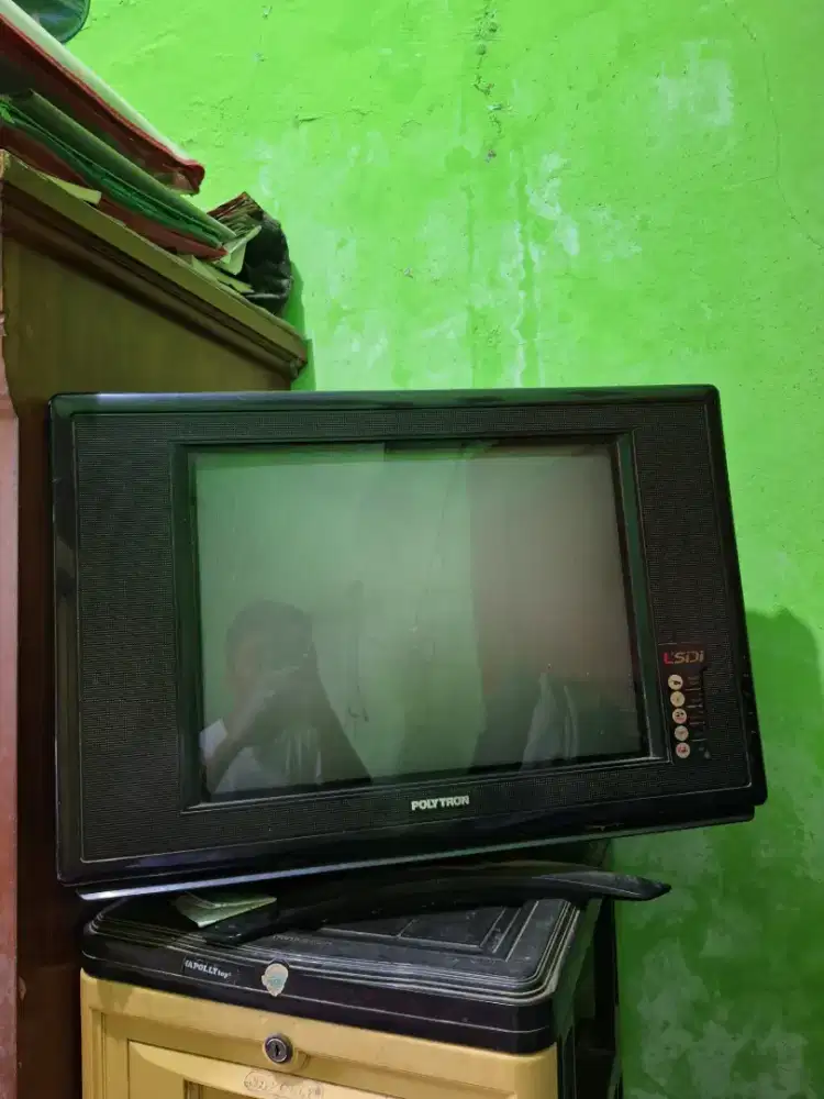 TV Tabung LCD Polytron