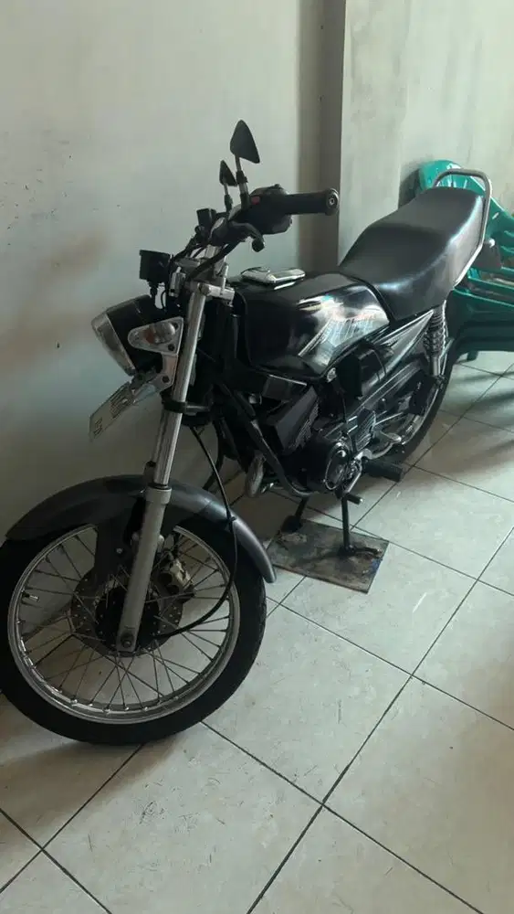 RX King 2004 Hitam