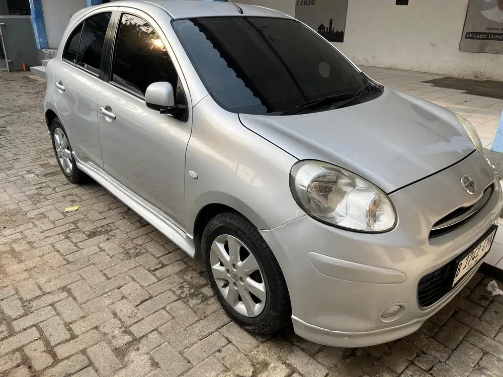 Nissan March 2011 Bensin