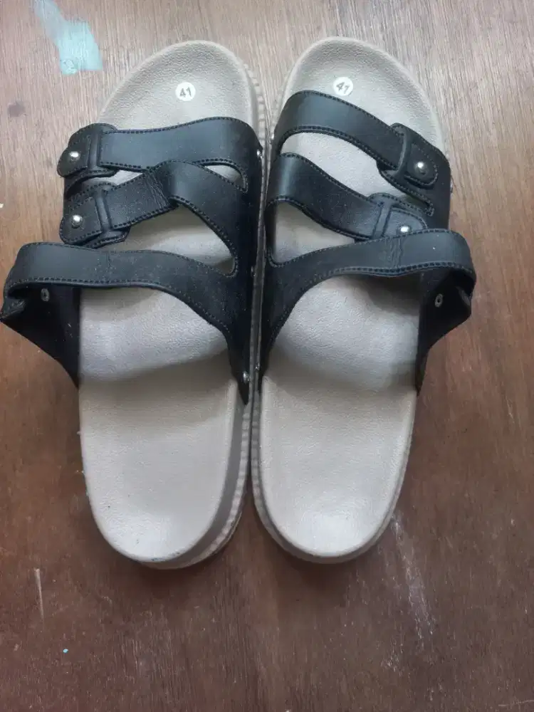 Sandal hitam no.41