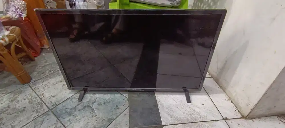 TV LG 32in ud digital ad remote sm kabel power