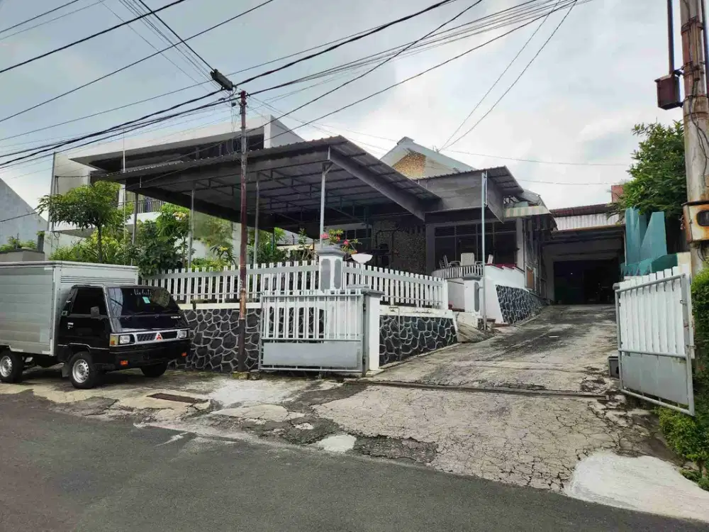 Rumah Luas Tengah Kota Jl.Indrapura Lempongsari Semarang