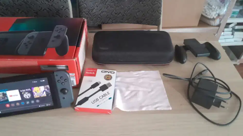 Nintendo switch masih mulus dan lengkap