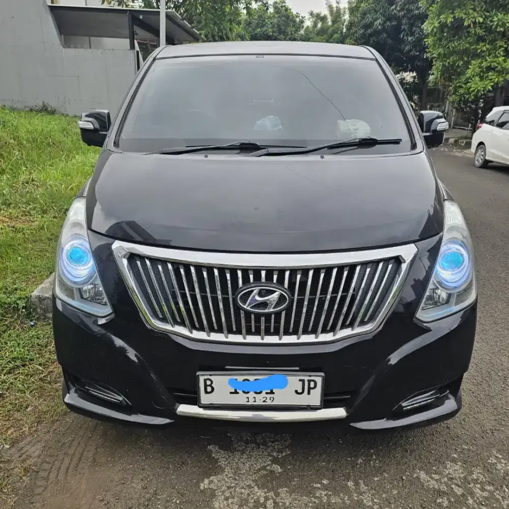 Hyundai h-1 bensin tipe tertinggi Royal