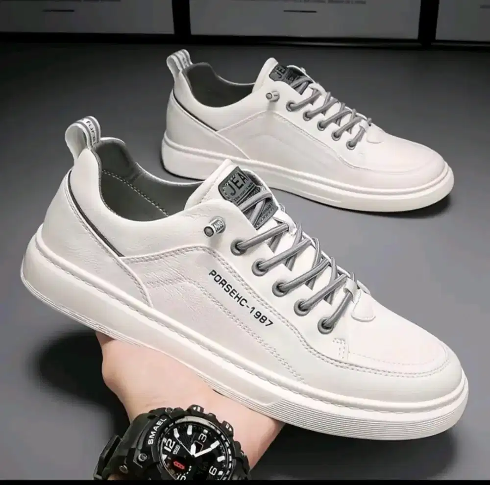 Sepatu Sneakers Pria Putih Casual – Kondisi Terawat