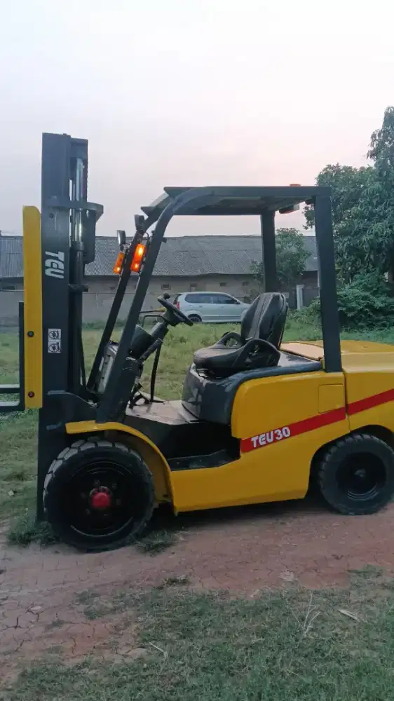 Forklift Merk TEU 3 Ton,Manual,3 Meter,Mesin Isuzu C240,Tahun 2016