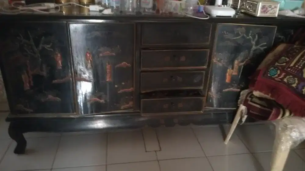 Dijual Murah Lemari jati antik