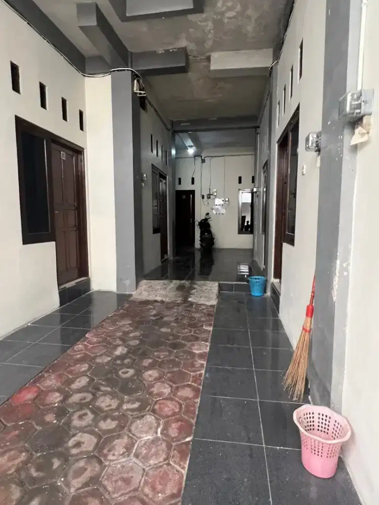 Kost 21 kamar belakang UNS