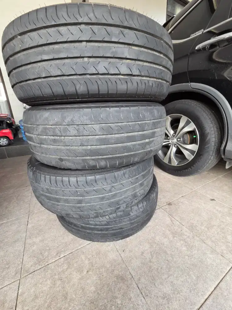 Ban 225/60 R 18