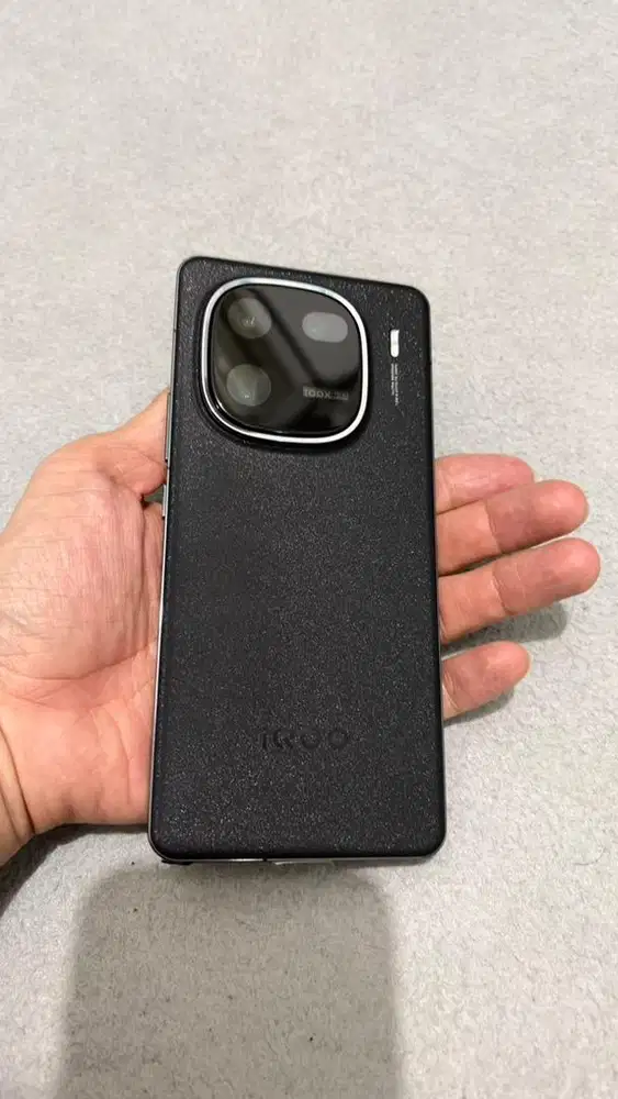 Iqoo 12 16/516 - Black - Resmi Indonesia