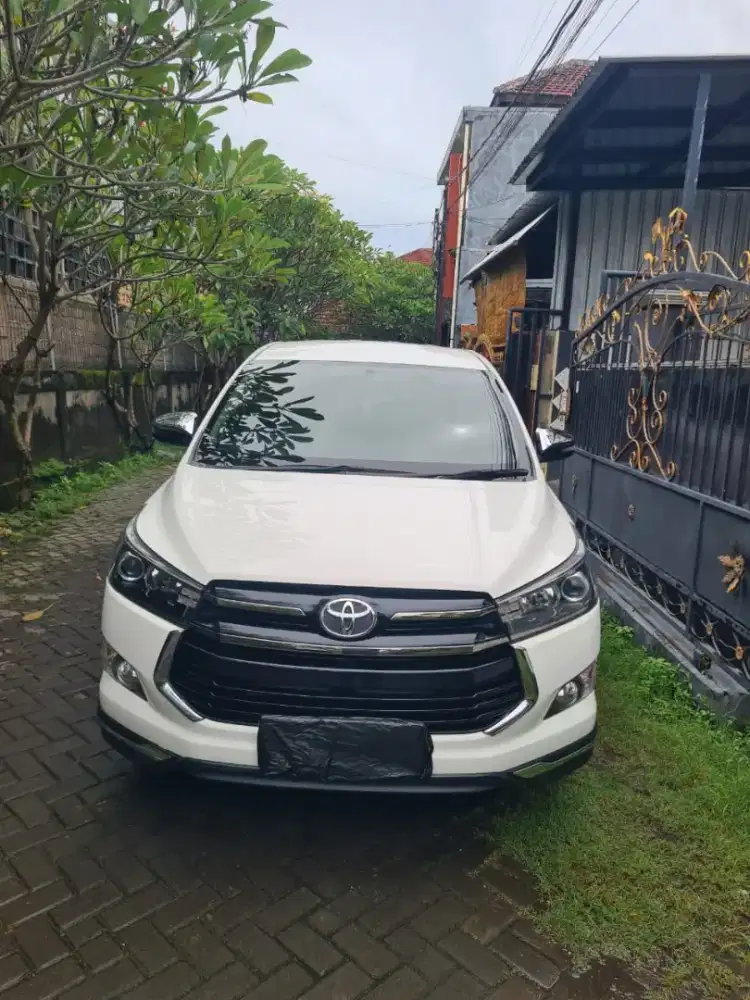 OVER KREDIT RESMI - Toyota Innova Reborn Venturer 2017 Putih Bali