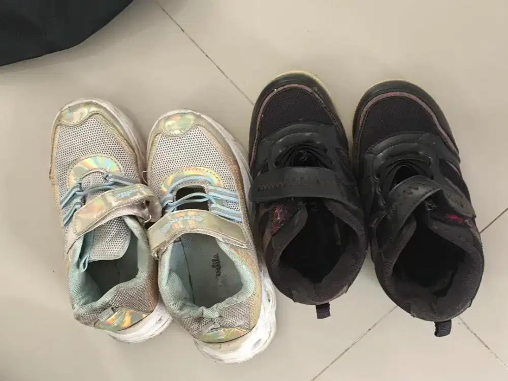 Sepatu anak untuk sekolah
