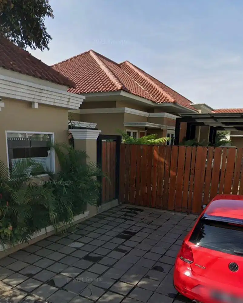 asisten rumah tangga. wajib(laki laki) (penjaga rumah)