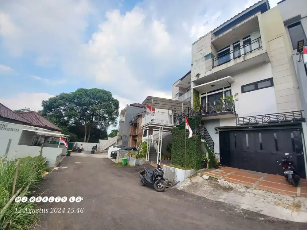 Rumah 3 lantai di Cigadung Greenland, Kota Bandung
