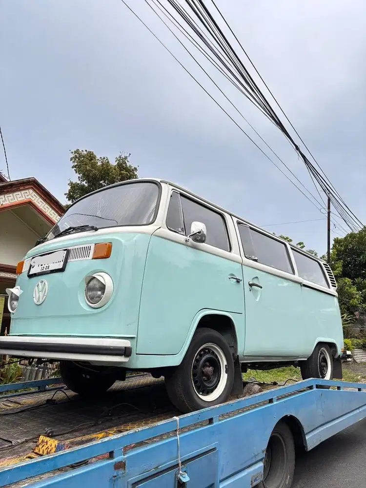 FOR SALE: Classic Volkswagen Kombi T2 (1975)