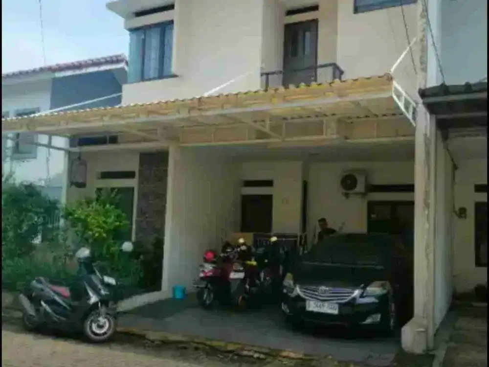 Dijual rumah 2 lantai 1,2 M nego di Diamond Golden Cinere
