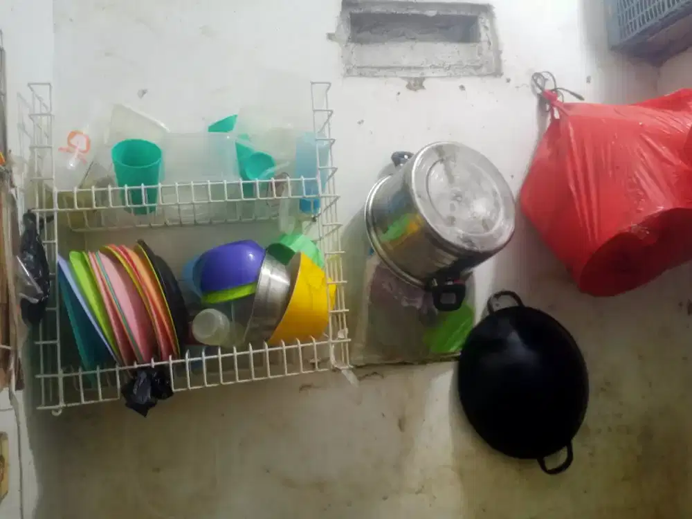 Perabotan dan kulkas