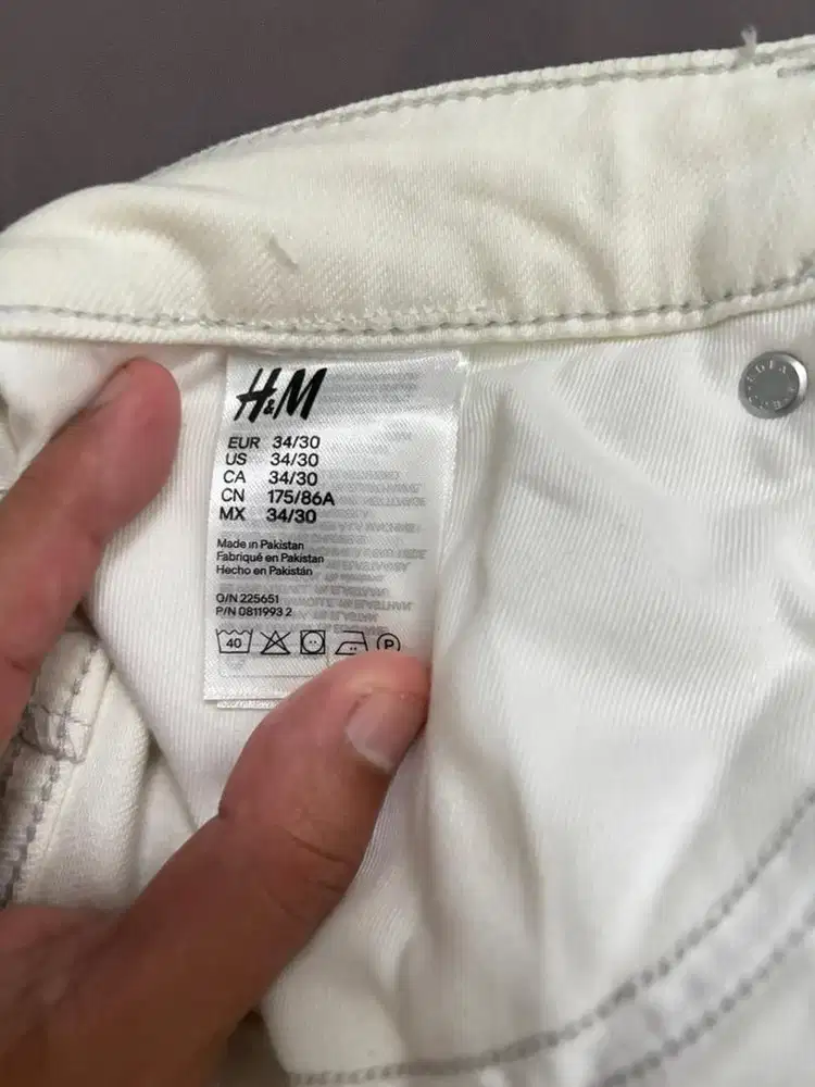 Celana Jeans Putih H&M Regular Fit – Size 34/30