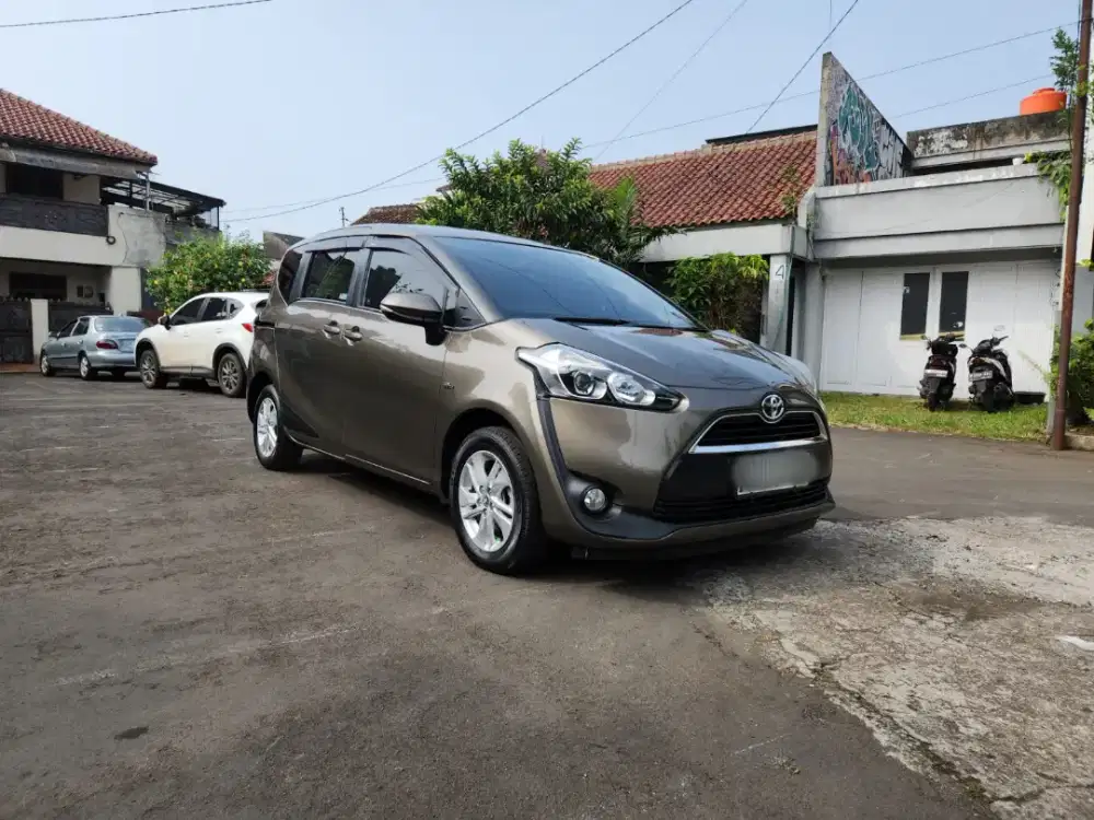 Toyota Sienta 1.5 G Manual Tahun 2017