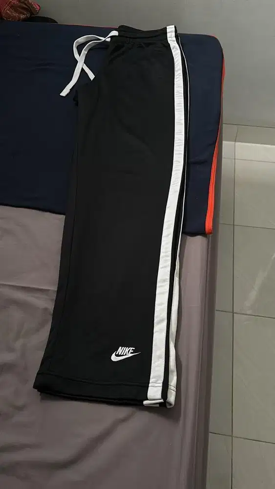 Celana Training Nike Hitam List Putih