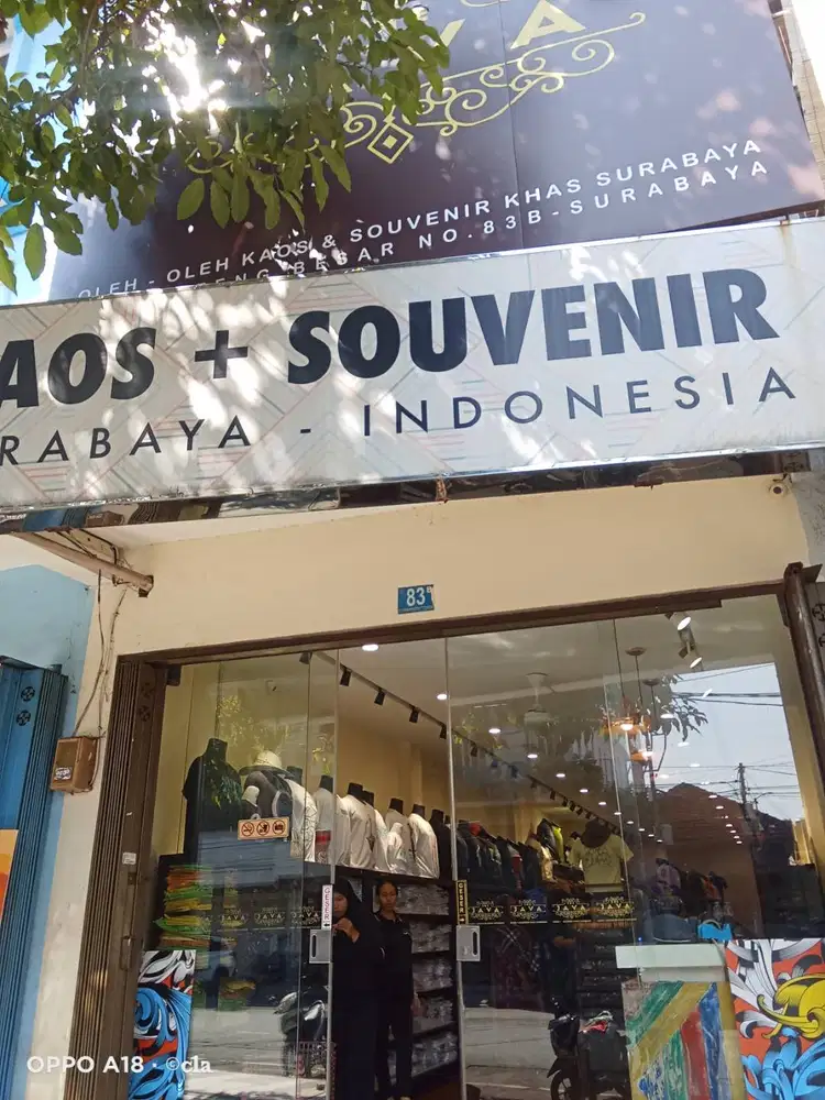 Karyawati dan Kasir