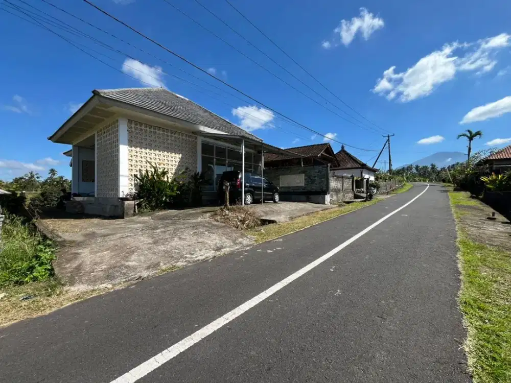 Great Big Land Plus Villa Building With Pool For Sale or 25 years Leasehold