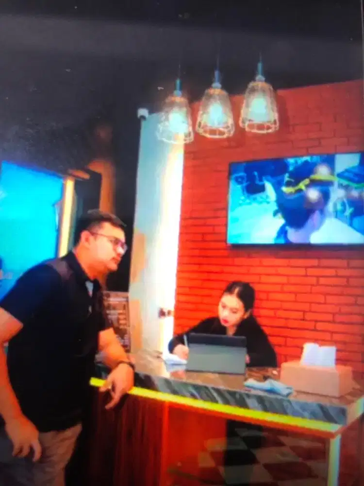 Di cari kasir wanita untuk barbershop