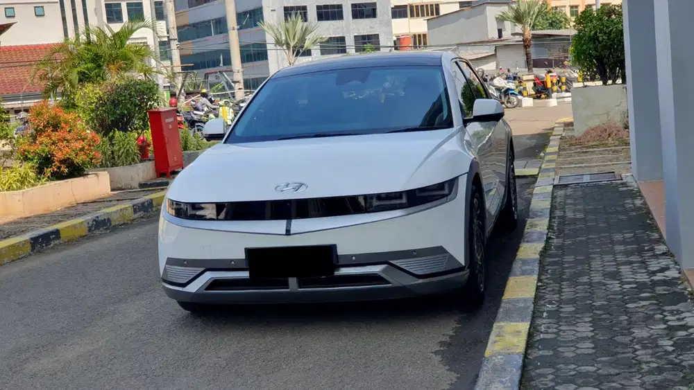 Km34rb hyundai ioniq 5 long range signature 2023 putih pajak panjang