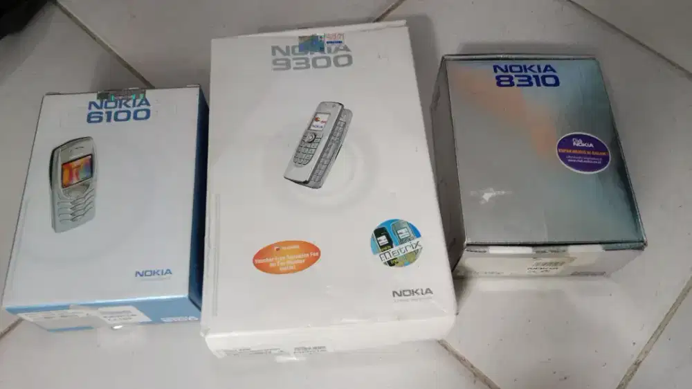 Paket tiga box dan manual nokia jadul