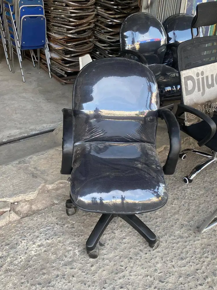 Kursi Kantor Bekas Medan Murah Putar Hidrolik Siap Pakai - Rp400 Ribu