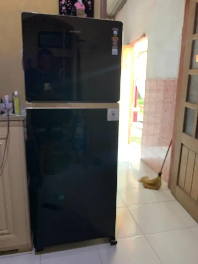 Jual kulkas dua pintu dari Polytron
