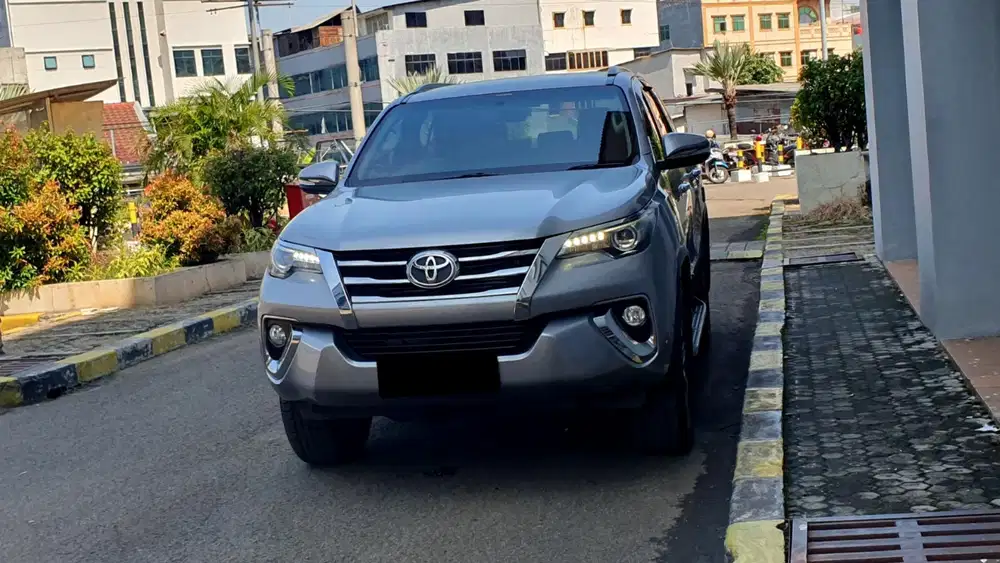 Km 63rb toyota fortuner vrz diesel 2017 silver pajak panjang