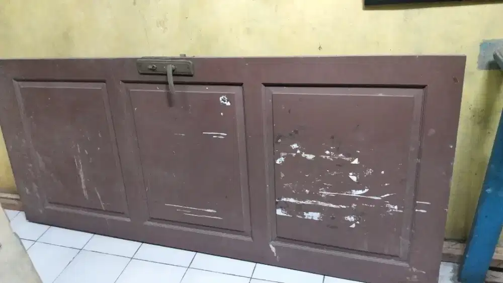 Pintu rumah dari jati