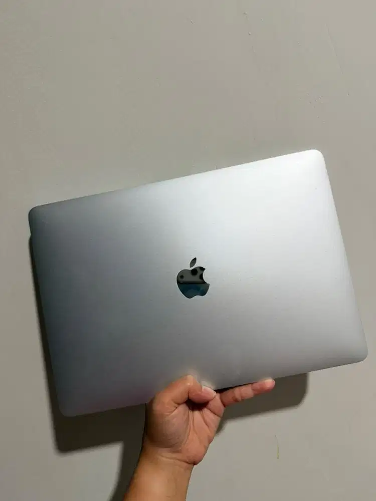 Macbook M1 PRO Touch Bar 13inch 8/256 (Preloved Pribadi)