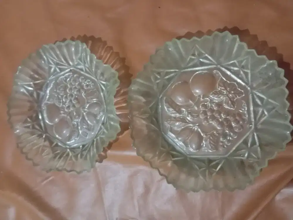 2 piring kaca motif Buah -vintage